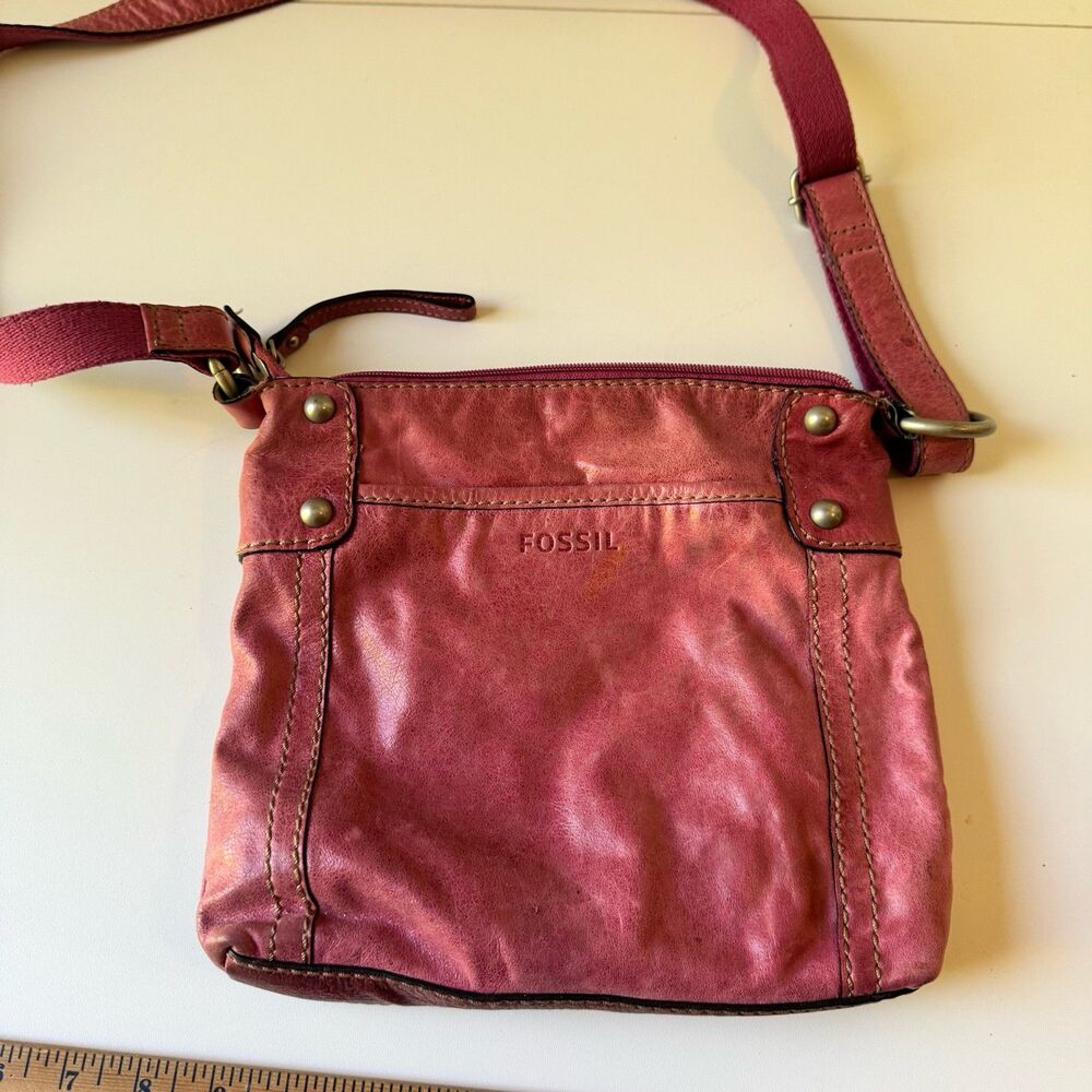 Fossil Pink Leather Crossbody Bag Adjustable Strap Zip Pocket Purse